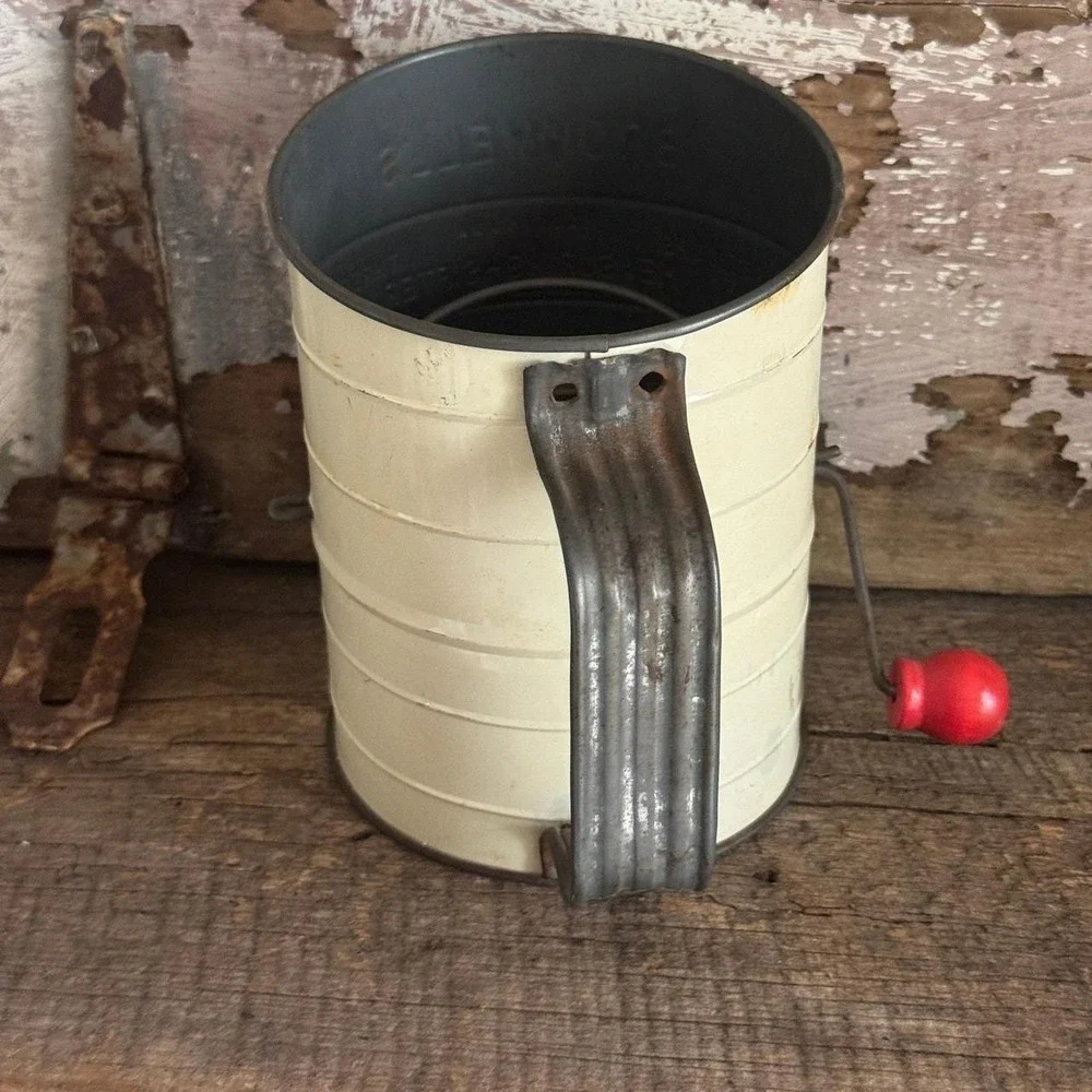 Vintage Bromwell's 3‎ Cup Flour Sifter Cream Red Apple Graphic Hand Crank Metal